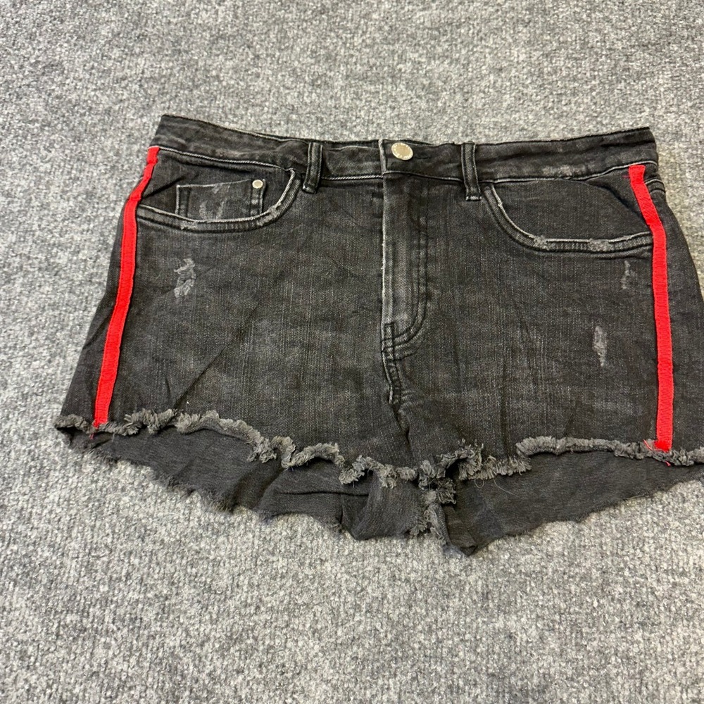 Zara Denim Shorts Womens Size 8 Black Red Stripe Distressed Frayed Hem Casual